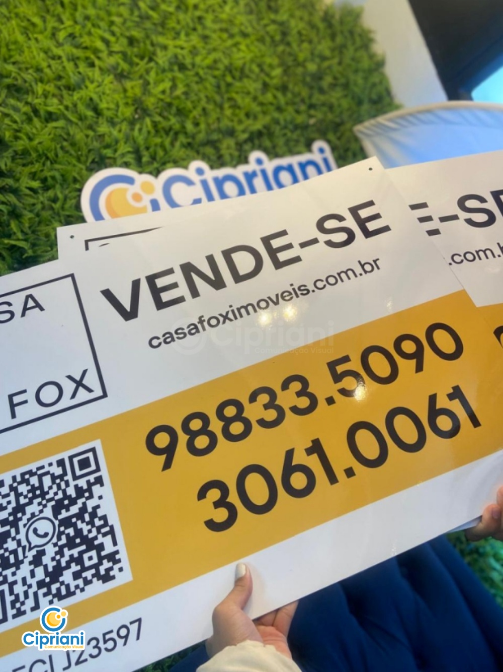 Placas Vende para Imobiliária de PS Amarelo e Branco | Projetos Cipriani Comunicação Visual