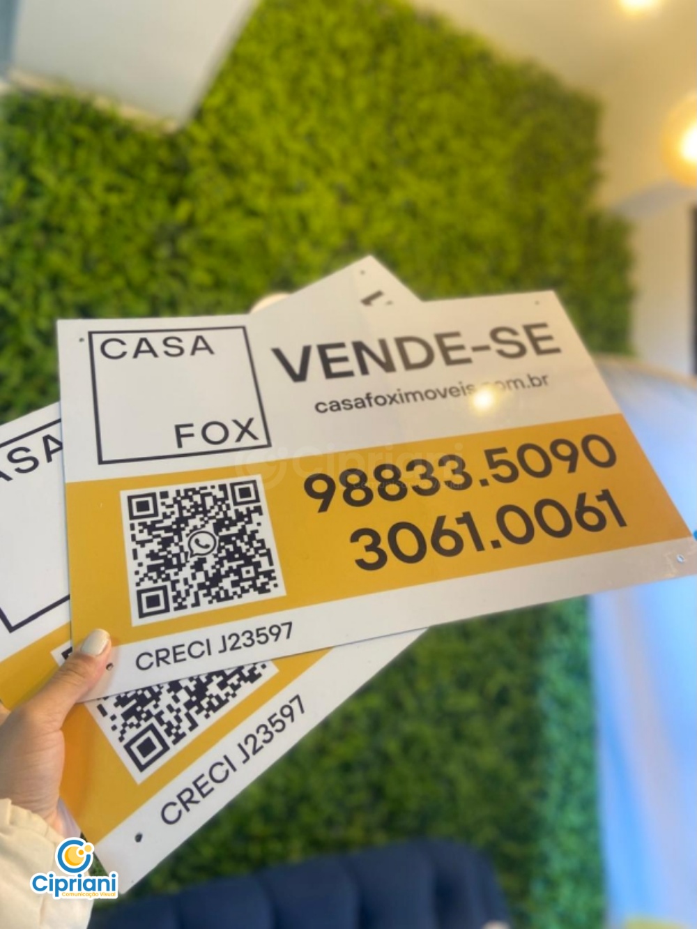 Placas Vende para Imobiliária de PS Amarelo e Branco 1 Imagem