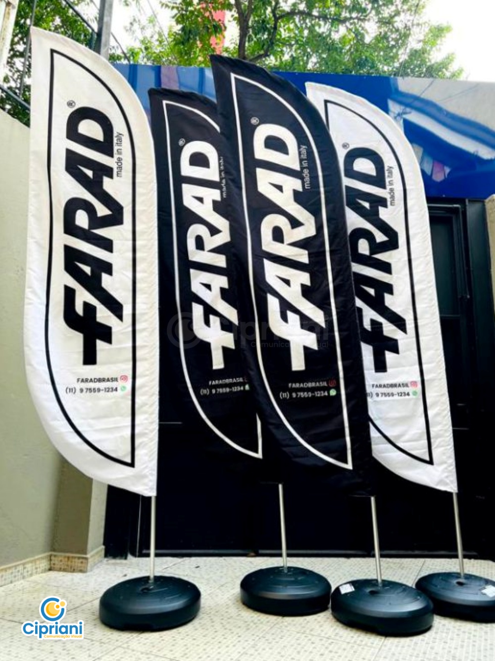 Wind Banner Cor Preto e Branco em Tamanho Grande Tipo Pena 2 Imagem