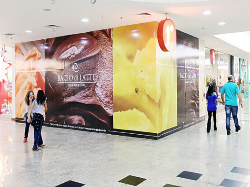 Adesivação de tapume para lojas de shopping | Cipriani Comunicação Visual em São Paulo SP